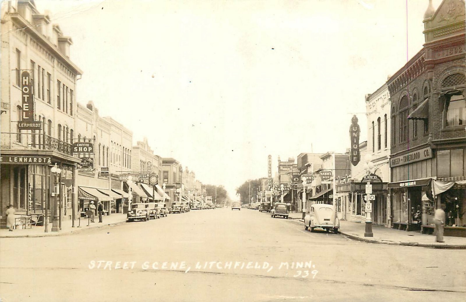 1940s Litchfield Minnesota Street Scene autos #339 RPPC Postcard 25-7913