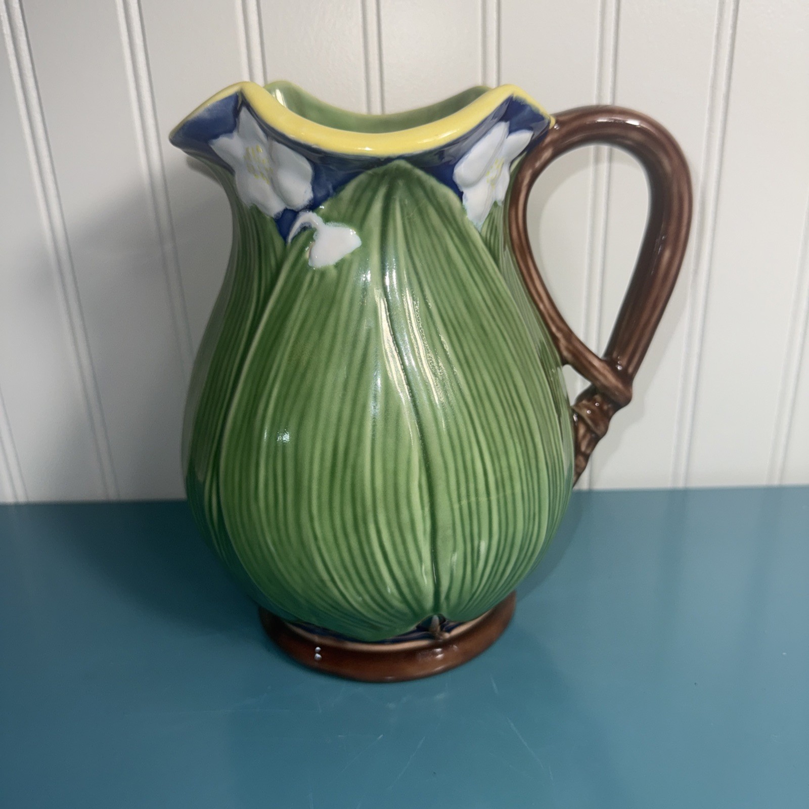 VINTAGE MAJOLICA White lily pitcher green brown unique base