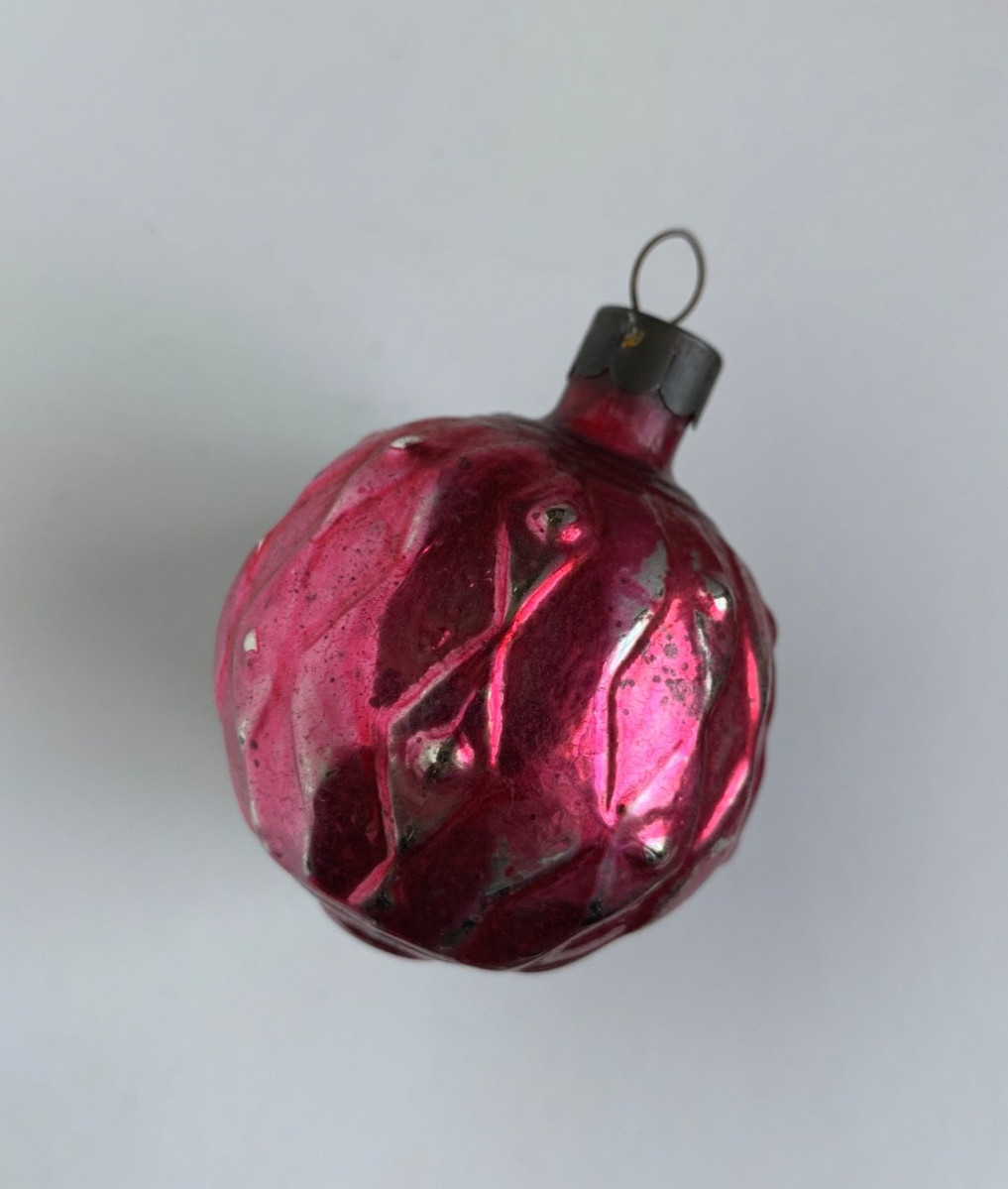 Vintage Prewar Corning Diamond Dot Quilted Ball Ornament Pink US of A