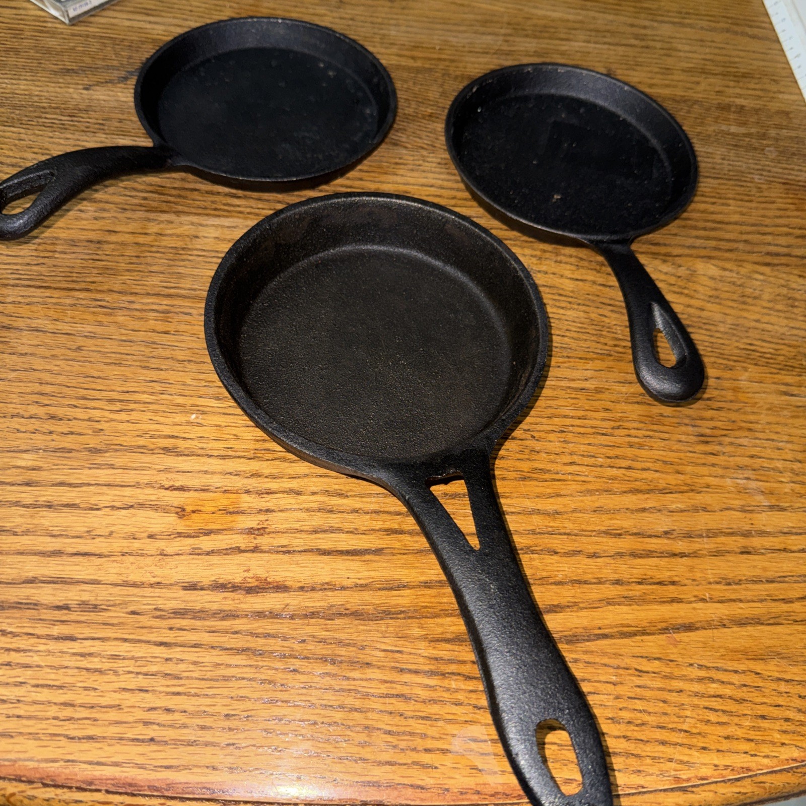 Set of 3 Cast Iron Round Frying Pans/Skillets Black Electric & Gas Safe