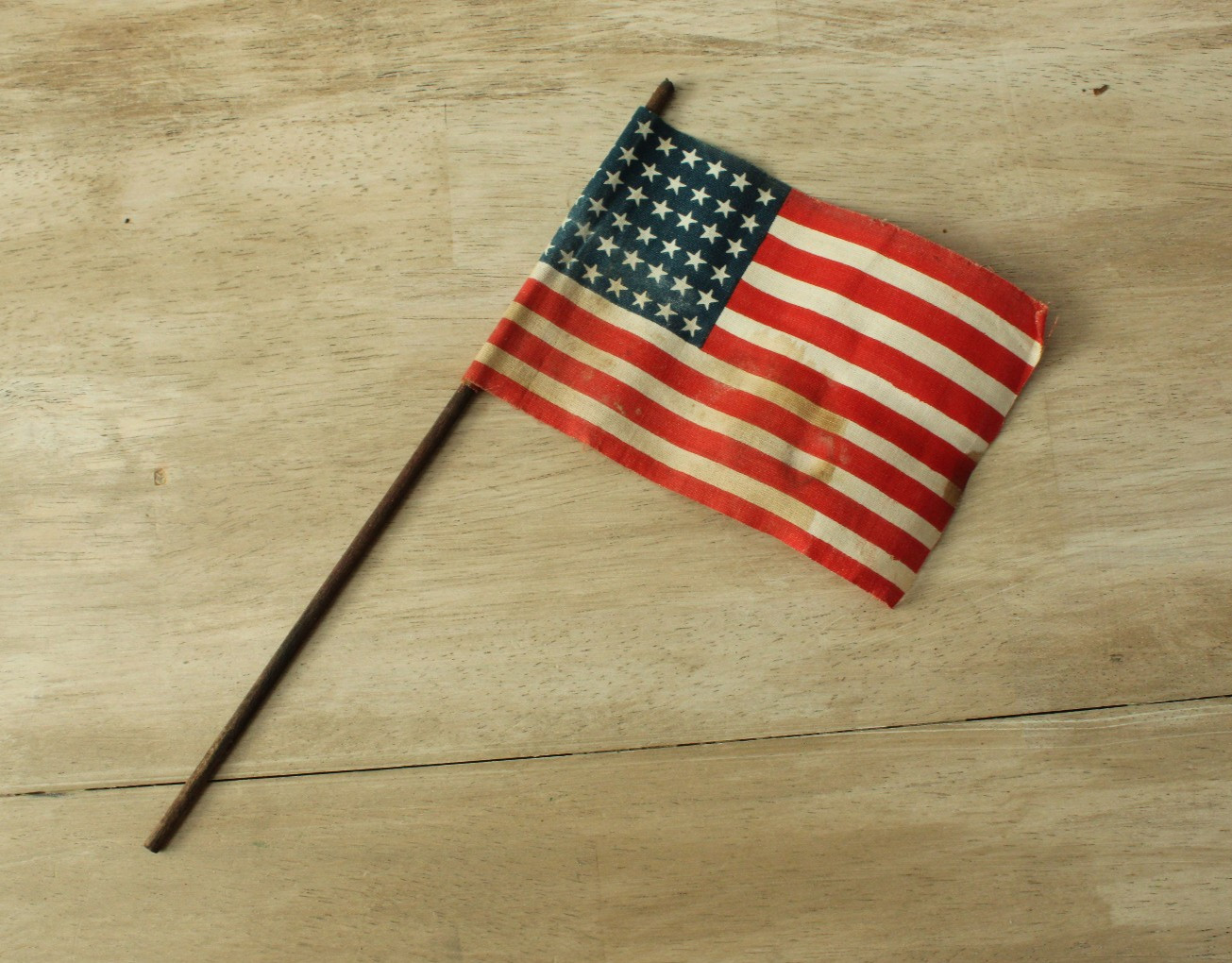 Vintage 48 Star Small American Flags ~ 5.5 x 3.5 W/ 10″ flag pole.