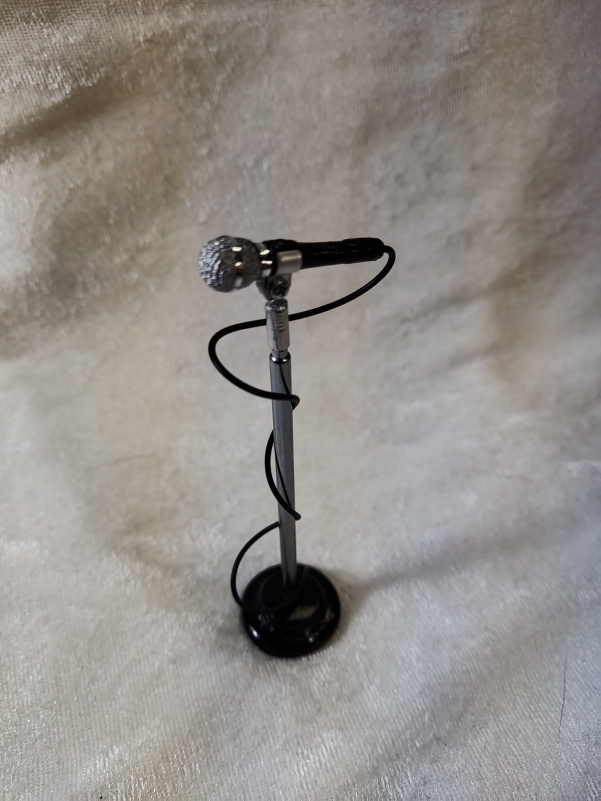 MINIATURE MICROPHONE & STAND 4″ to 7″ ADJUSTIBLE 1/6 DOLL FIGURE MIC REPLICA