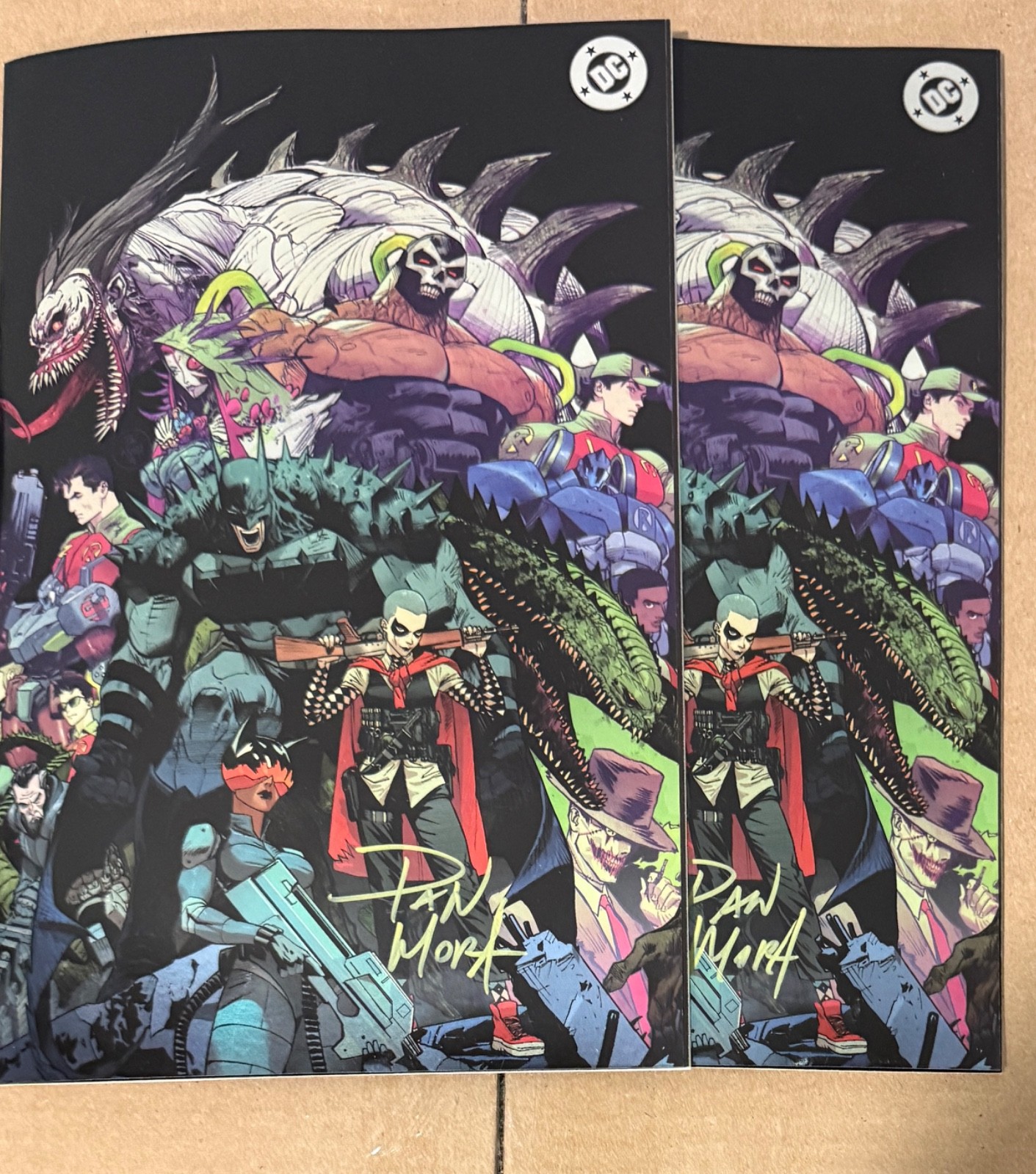 Rare IN HAND Signed ABSOLUTE BATMAN # 22 DAN MORA AVENIDA VIRGIN FOIL VARIANT !