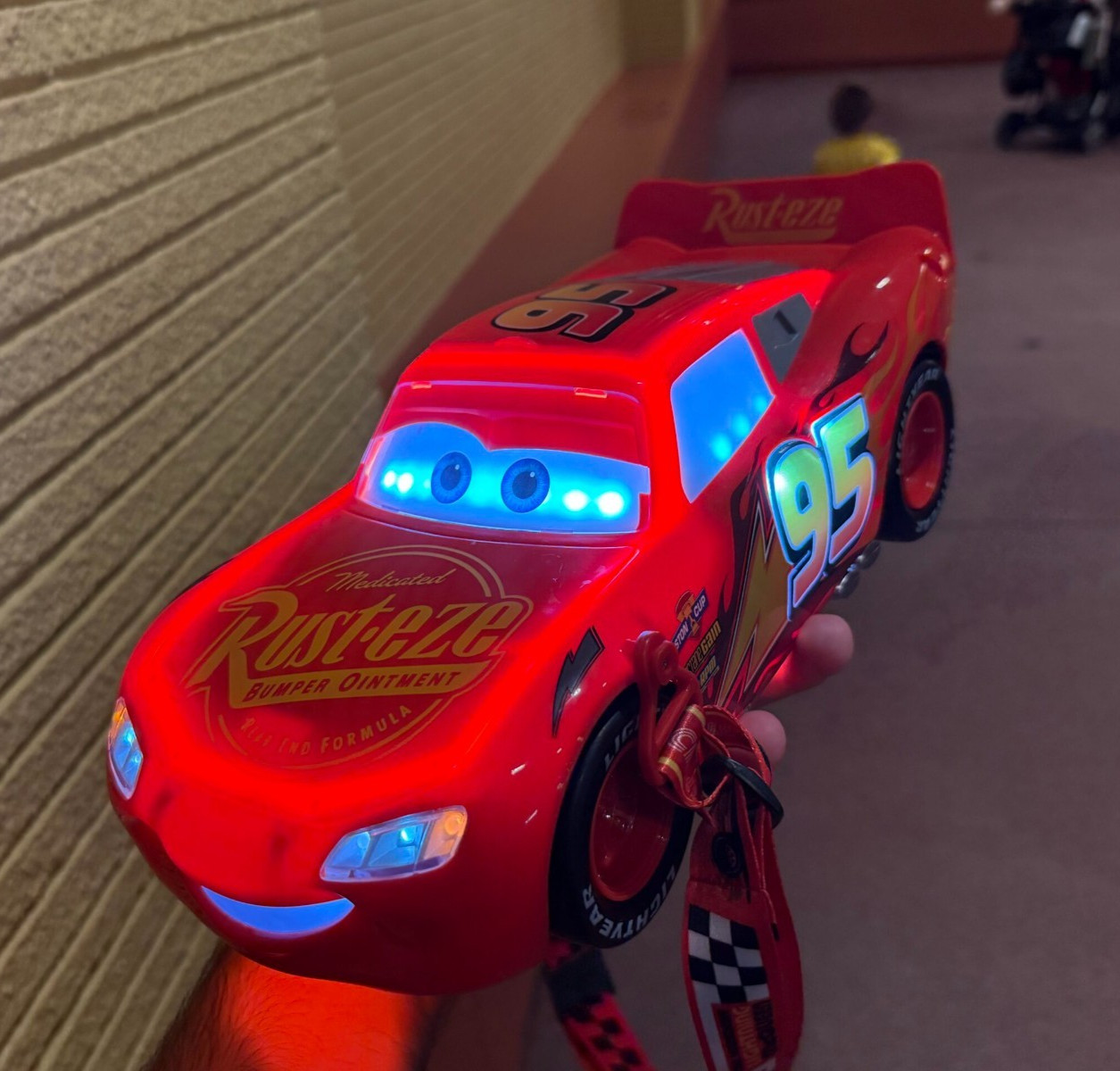 2026 Disney Cars Lightning McQueen Popcorn Bucket Light-up Pullback Car Parks