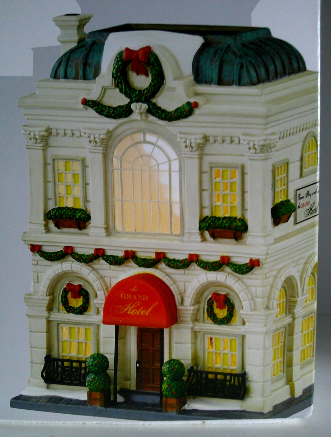 DEPT 56 “Christmas in the City” – THE GRAND HOTEL – #4044790 -VERY RARE & NEW!!!