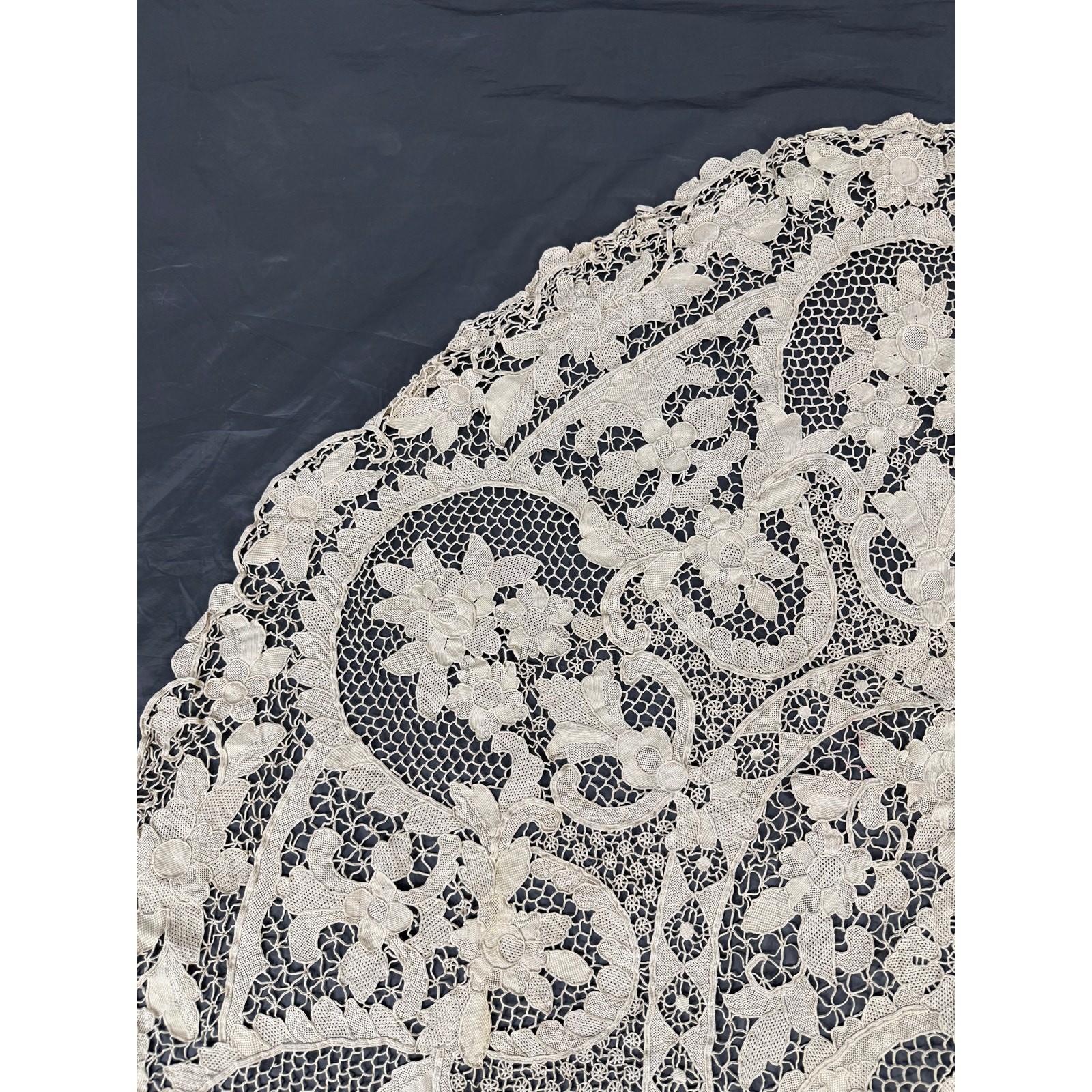 Vintage Italian Point De Venise Needle Lace Banquet Tablecloth 91x57inches