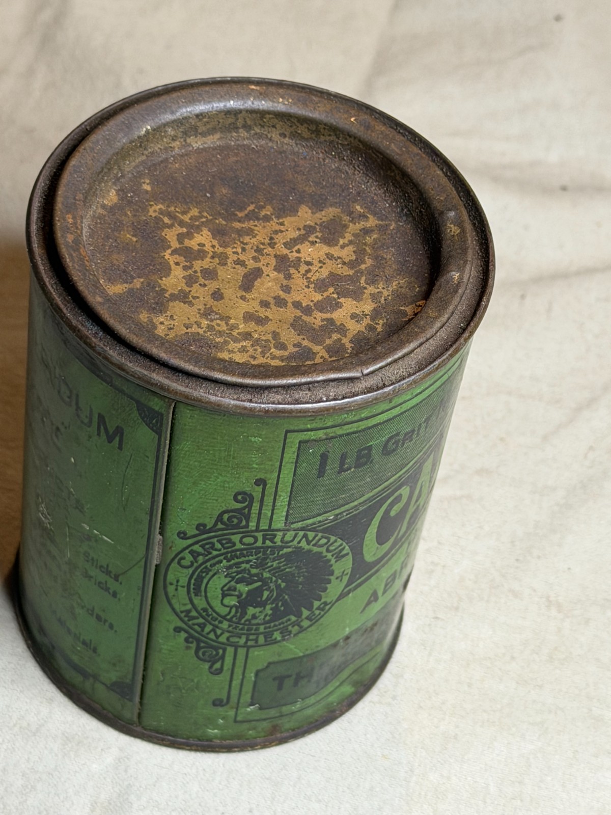 OLD CAR CARBORUNDUM TRAFFORD MANCHESTER ADVERTISING INDIAN GARAGE DISPLAY TIN