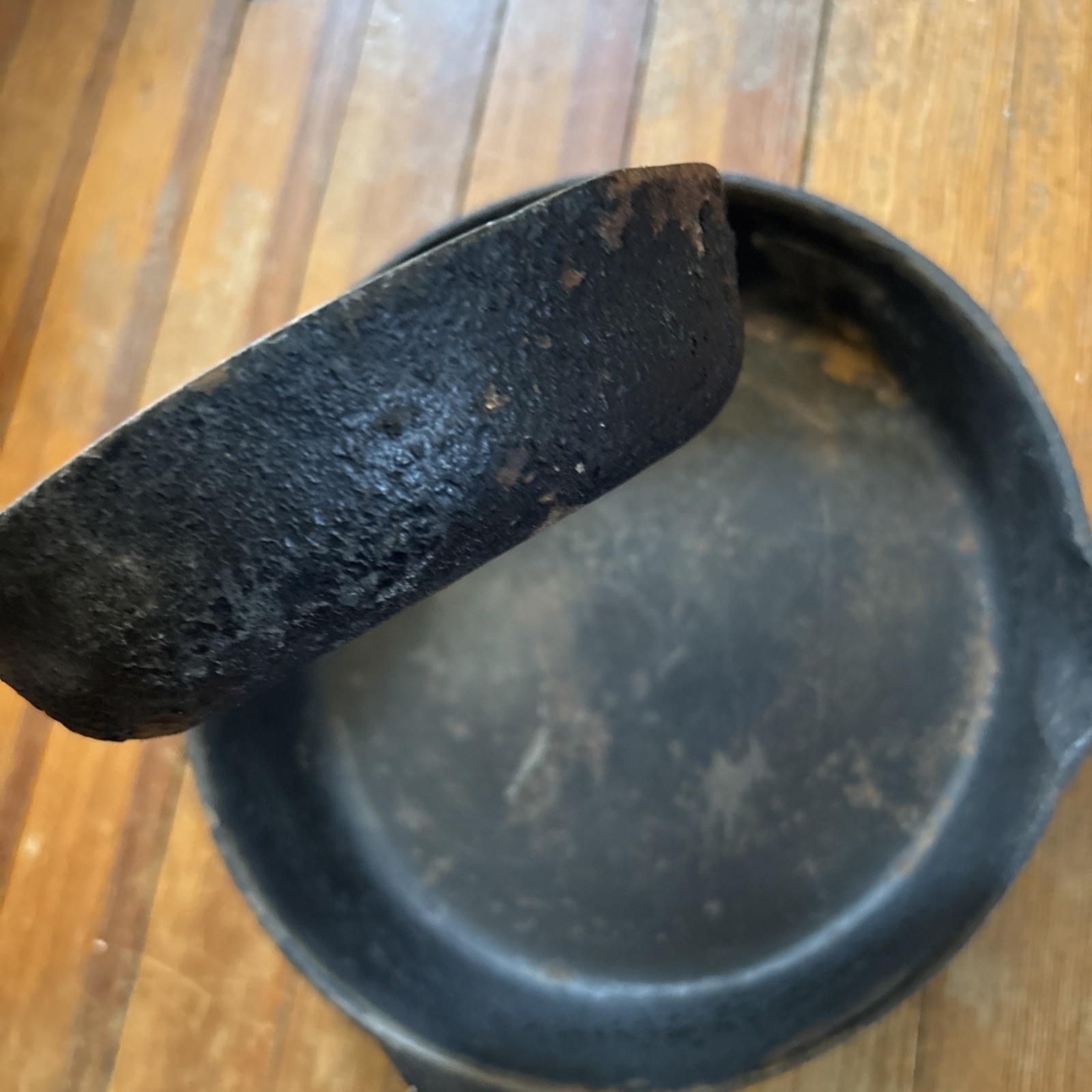 Lot of Two Vintage Cast Iron Unbranded Frying Pan/Skillets 10.5”/6.5″