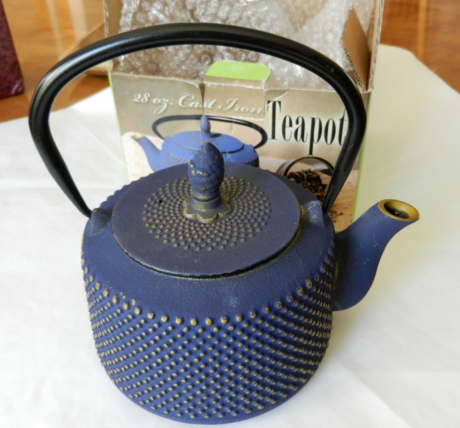 Cast Iron Teapot, 28 oz Tetsubin Tea Pot with Infuser for Loose Leaf NEW in BOX