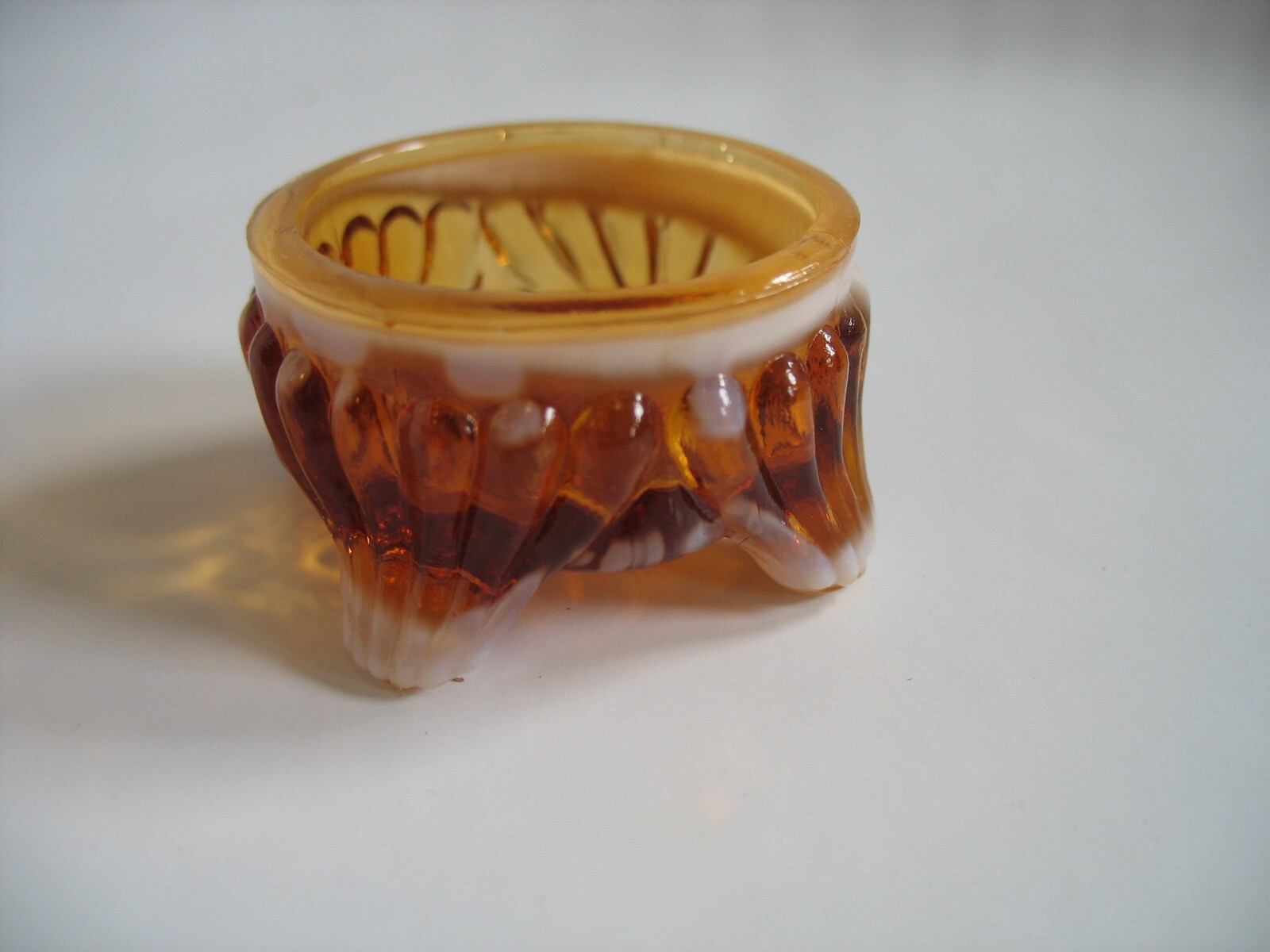 Summit art glass Caprice open salt shell design 1984-2005
