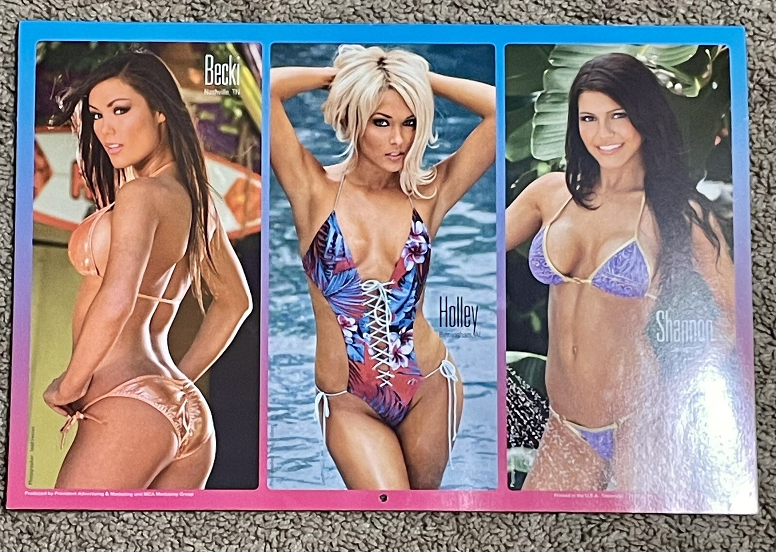 Hooters Calendar Girls 2010 SIGNED Models Restaurant Swimsuit Bikini Poster