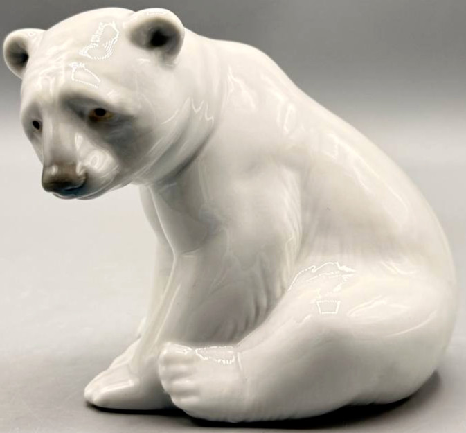 Lladró Seated Polar Bear Figurine – Porcelain