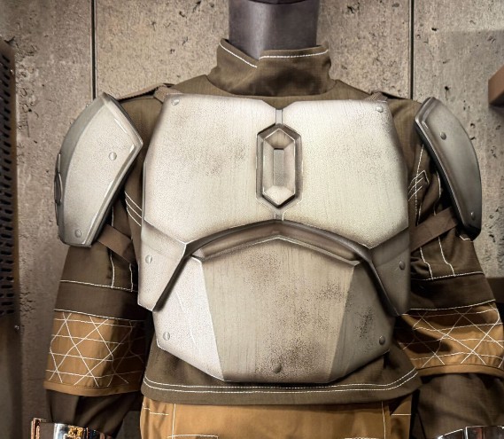 NEW💥2026 Disney Parks Star Wars Galaxy’s Edge Mandalorian Beskar Armor