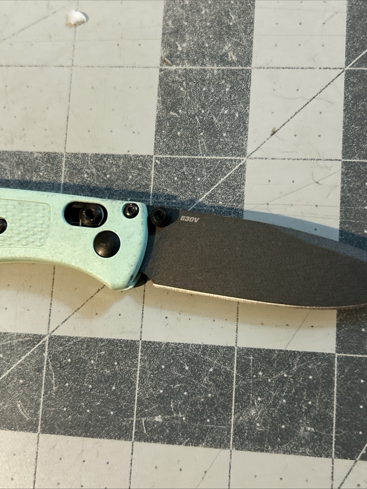 Benchmade 533 Mini Bugout Sea Foam with Gray S30V Blade