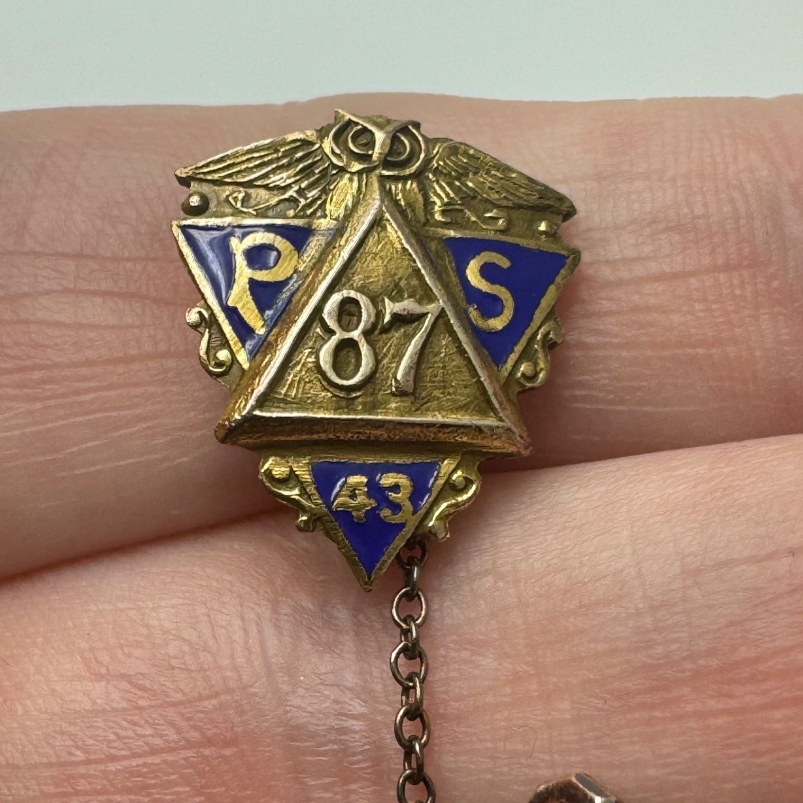 1943 P.S. 87 Class of Enamel School Pin William T. Sherman Owl
