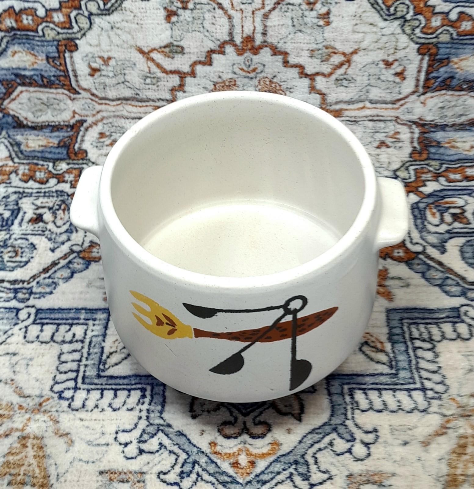 VINTAGE ‘WEST BEND’ 1960’s CERAMIC STONEWARE GLAZED BEAN POT, FORK & SPOONS Ex..