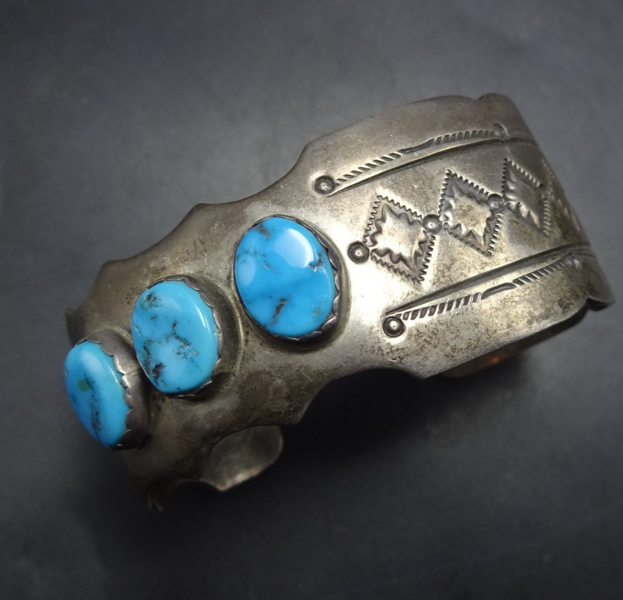 Signed Vintage NAVAJO Sterling Silver BLUE KINGMAN TURQUOISE Cuff BRACELET