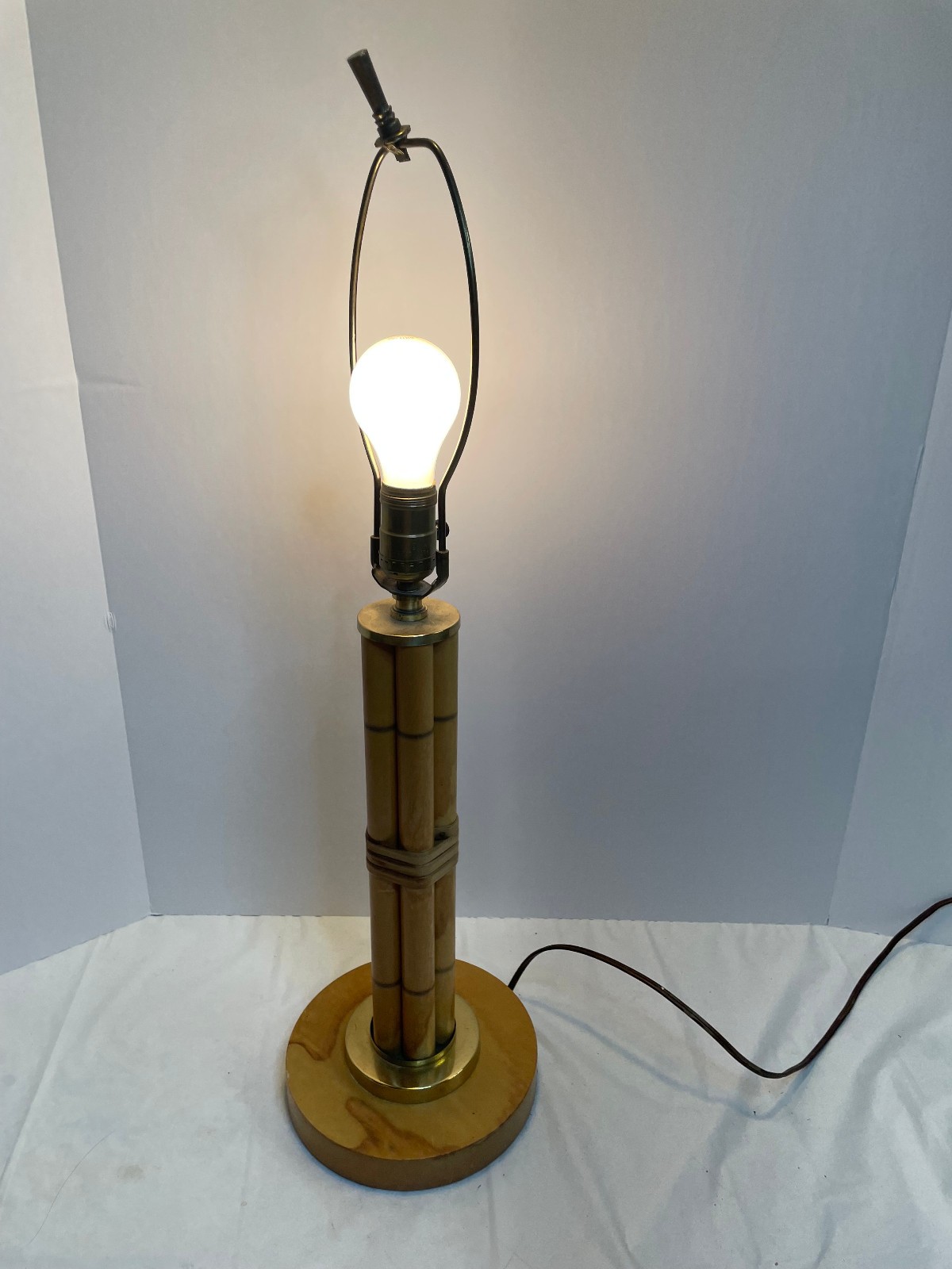 Vintage Rattan Bamboo Table Lamp Boho Mid Century Modern Russell Wright Style