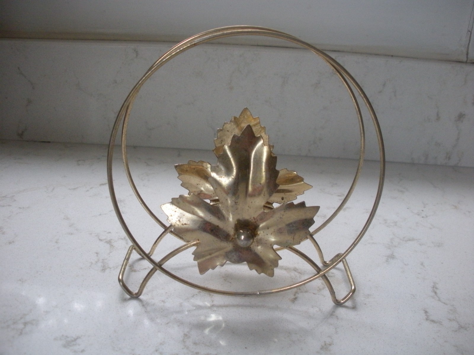 vintage metal napkin letter holder gold tone leaf design Mid Century Modern