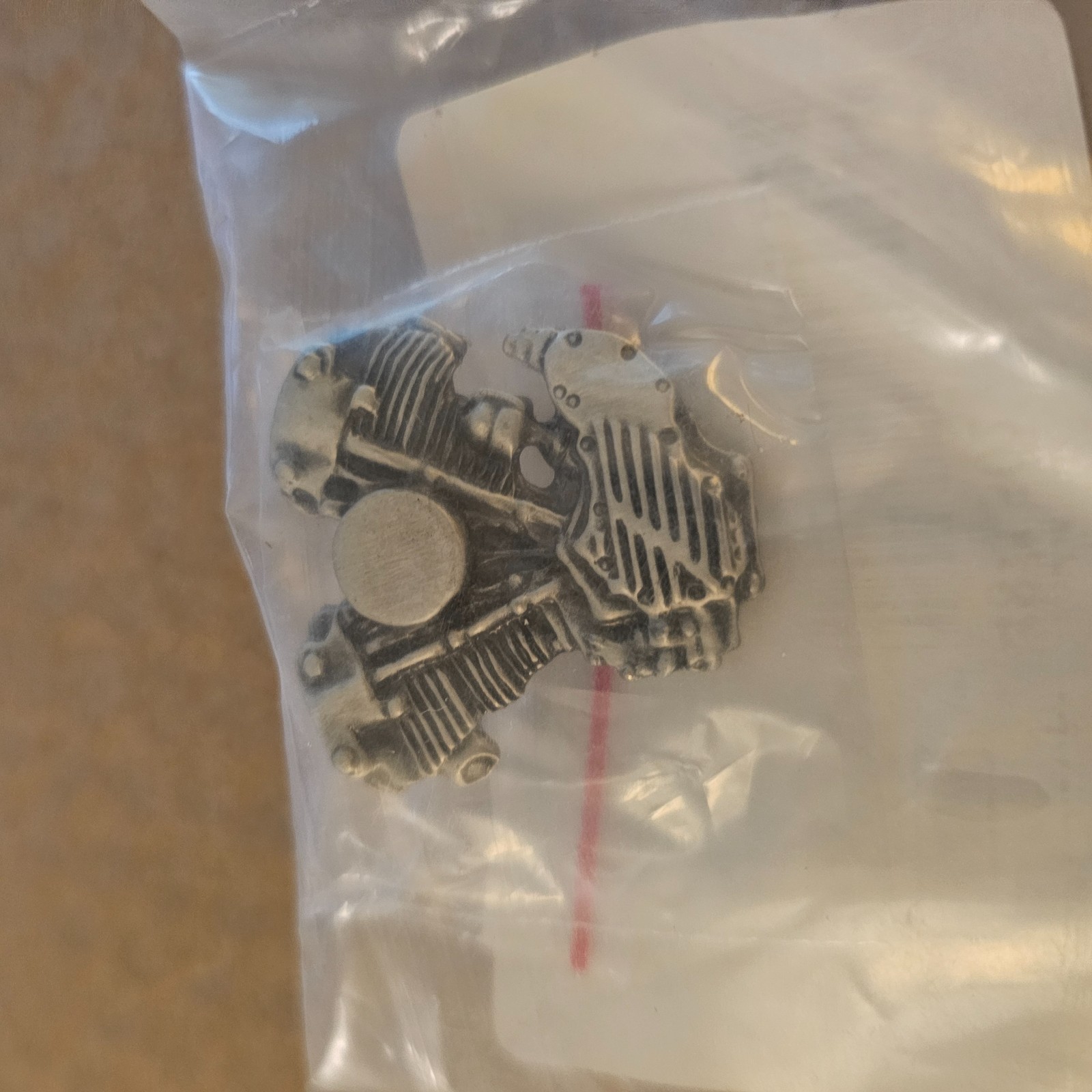 HARLEY-DAVIDSON MOTORCYCLES KNUCKLEHEAD V-TWIN LAPEL PIN BIKE CYCLE MOTOR NOS