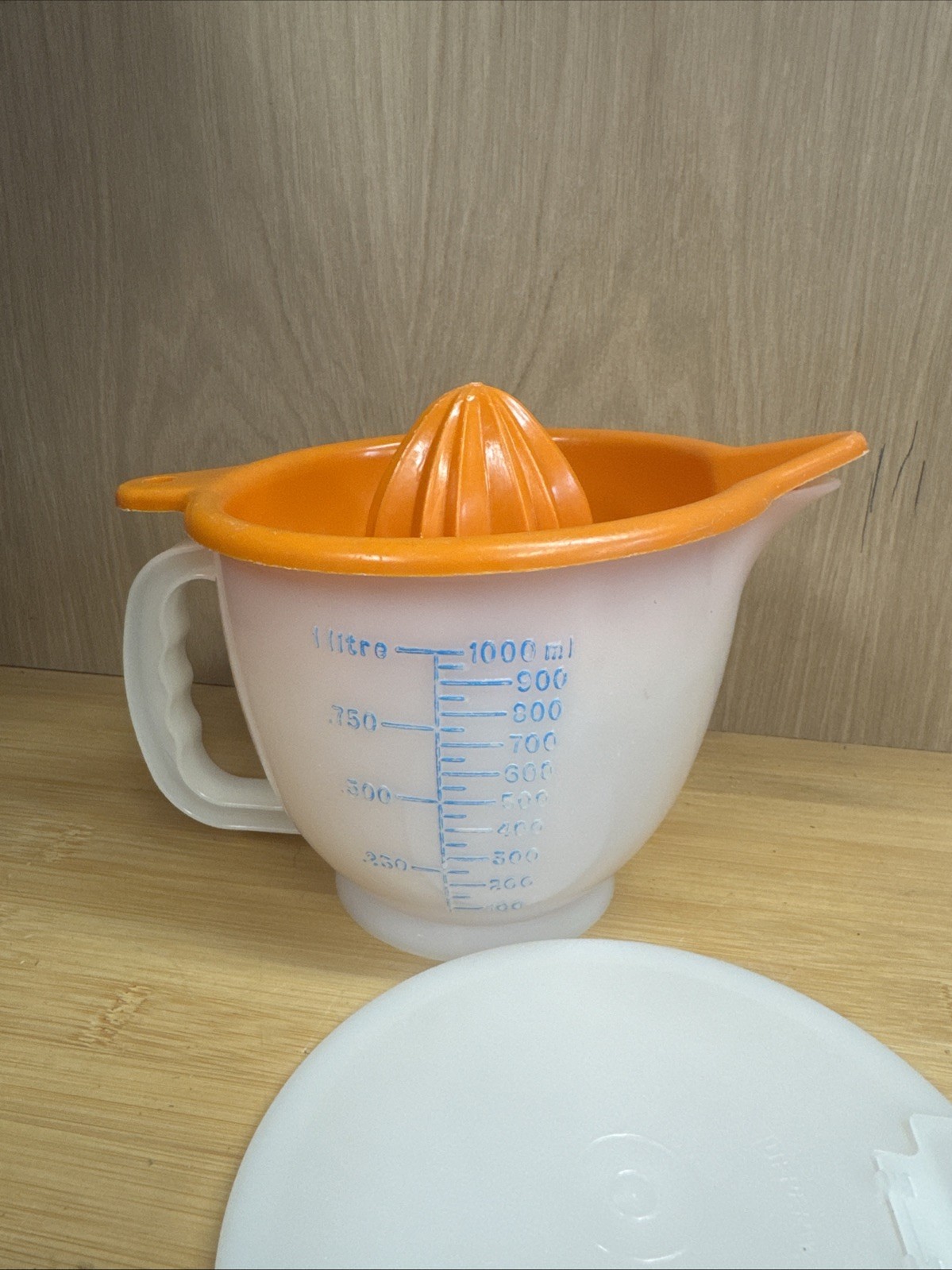 Vtg Tupperware 4 Cup 1 Liter Measuring Mix Store Pitcher 1288 W/Lid+ Juicer