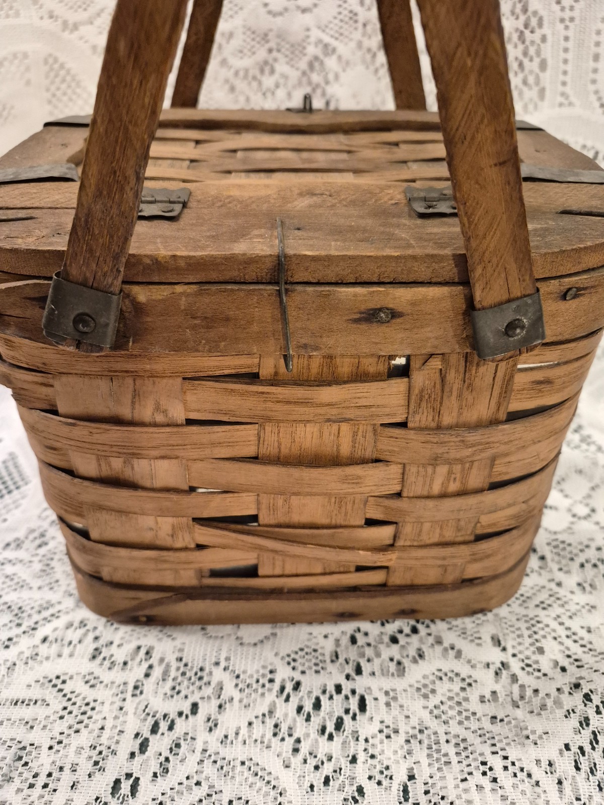 Vintage Primitive METAL LINED SPLIT OAK REFRIGERATOR PICNIC BASKET COOLER HANDLE