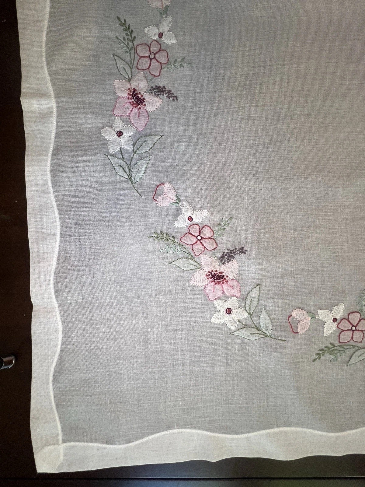 Vintage Hand Appliqué & Embroidered Sheer White Organza Tablecloth 34″ Square