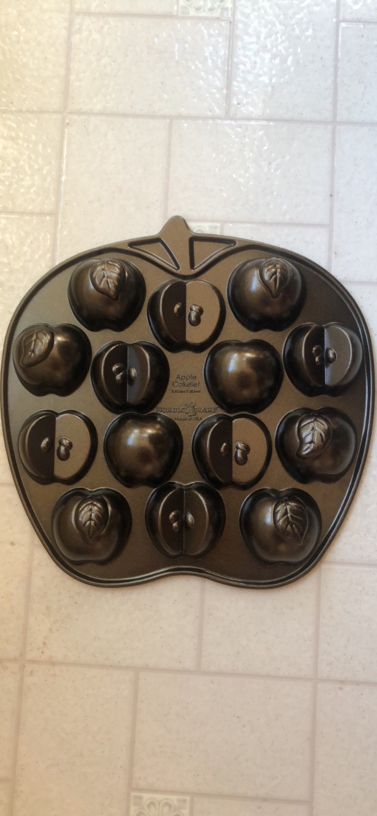 NordicWare New Apple Pan Cakelet 3.5 cups/1.87 liters Made in USA