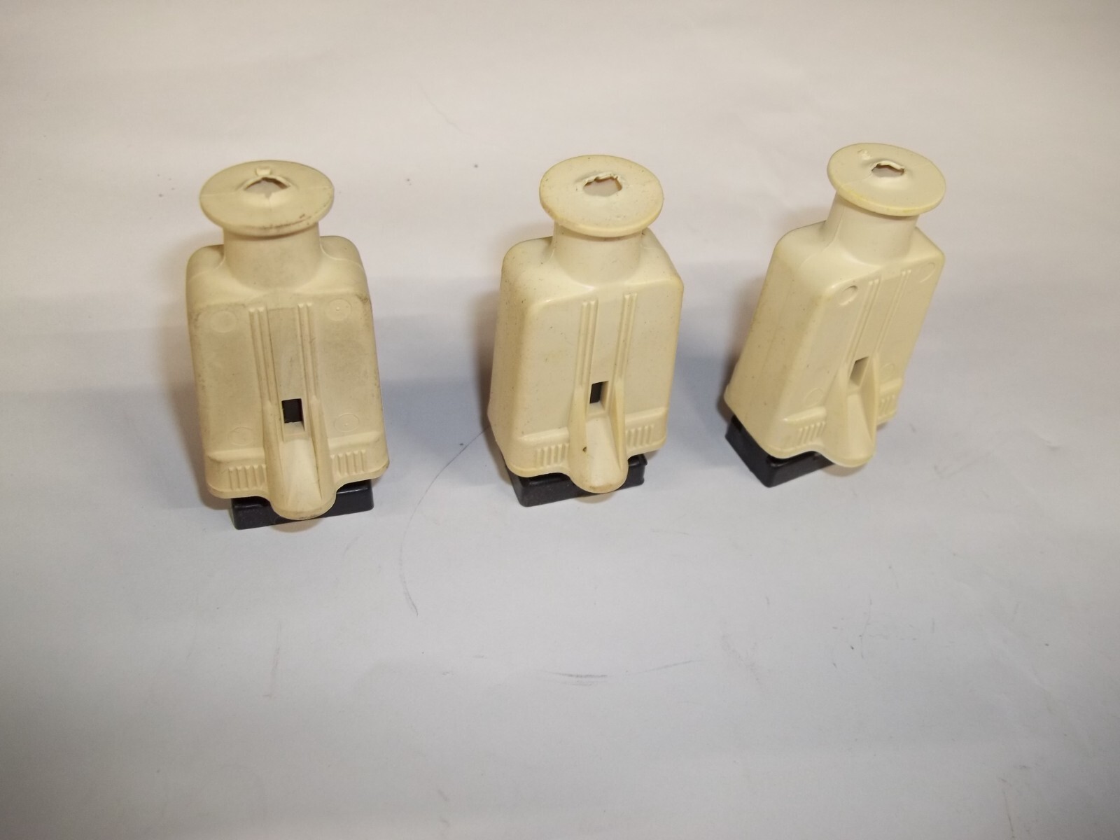 C5 Prong Female Electrical Outlet – White, polarized cord receptacle connector