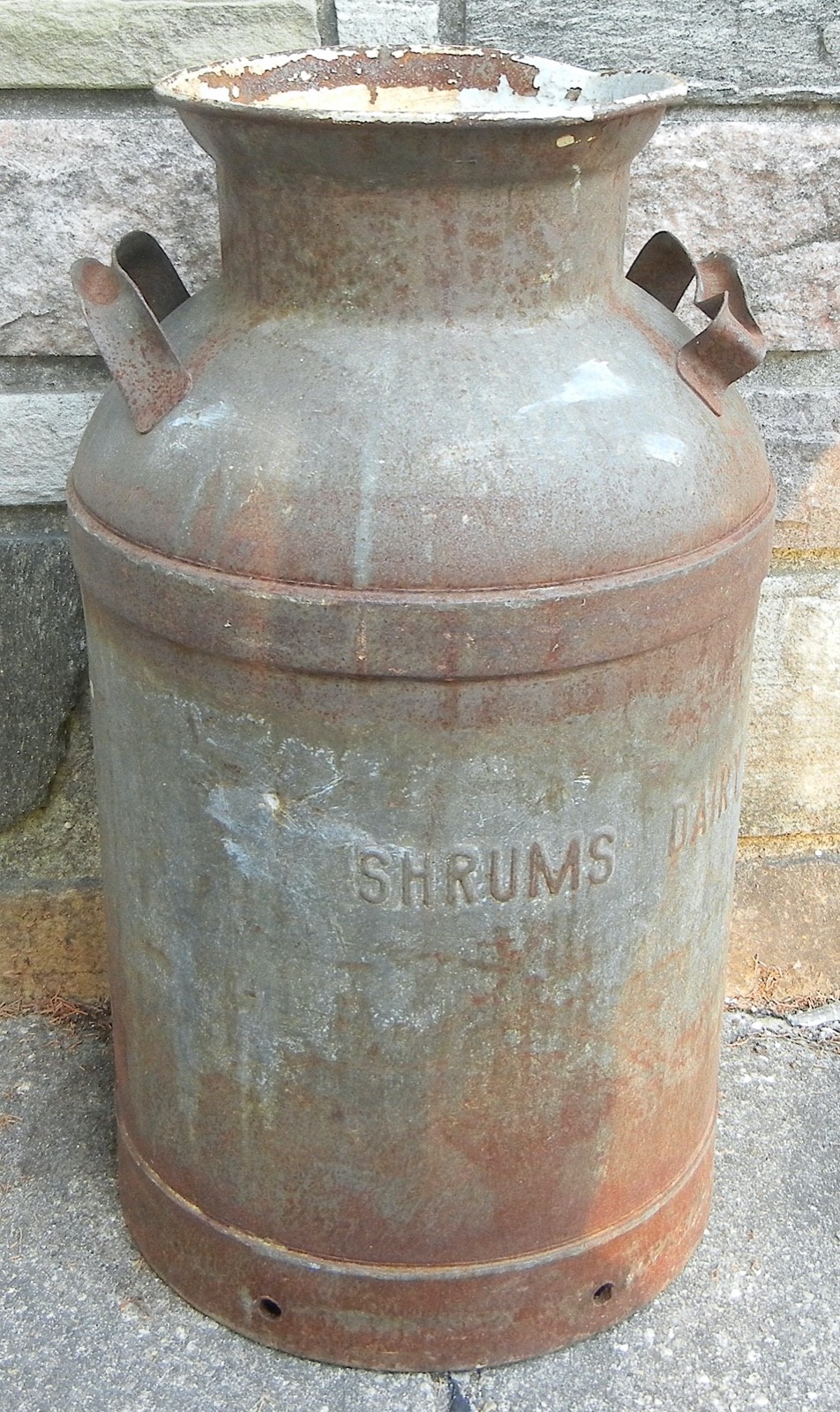ANTIQUE VINTAGE SHRUMS DAIRY JEANNETTE PA STEEL MILK CAN 24″ HT 40 QTS