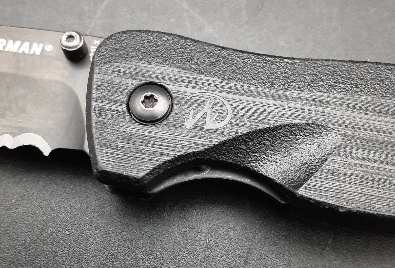 6.5” Black LEATHERMAN Crater C33LX Carabineer Combo Edge Folding Pocket Knife
