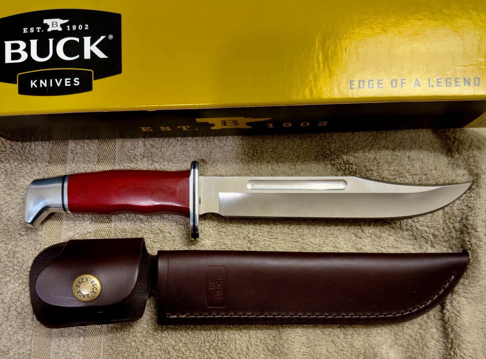 Buck 120 Red Micarta, Brown Leather Sheath
