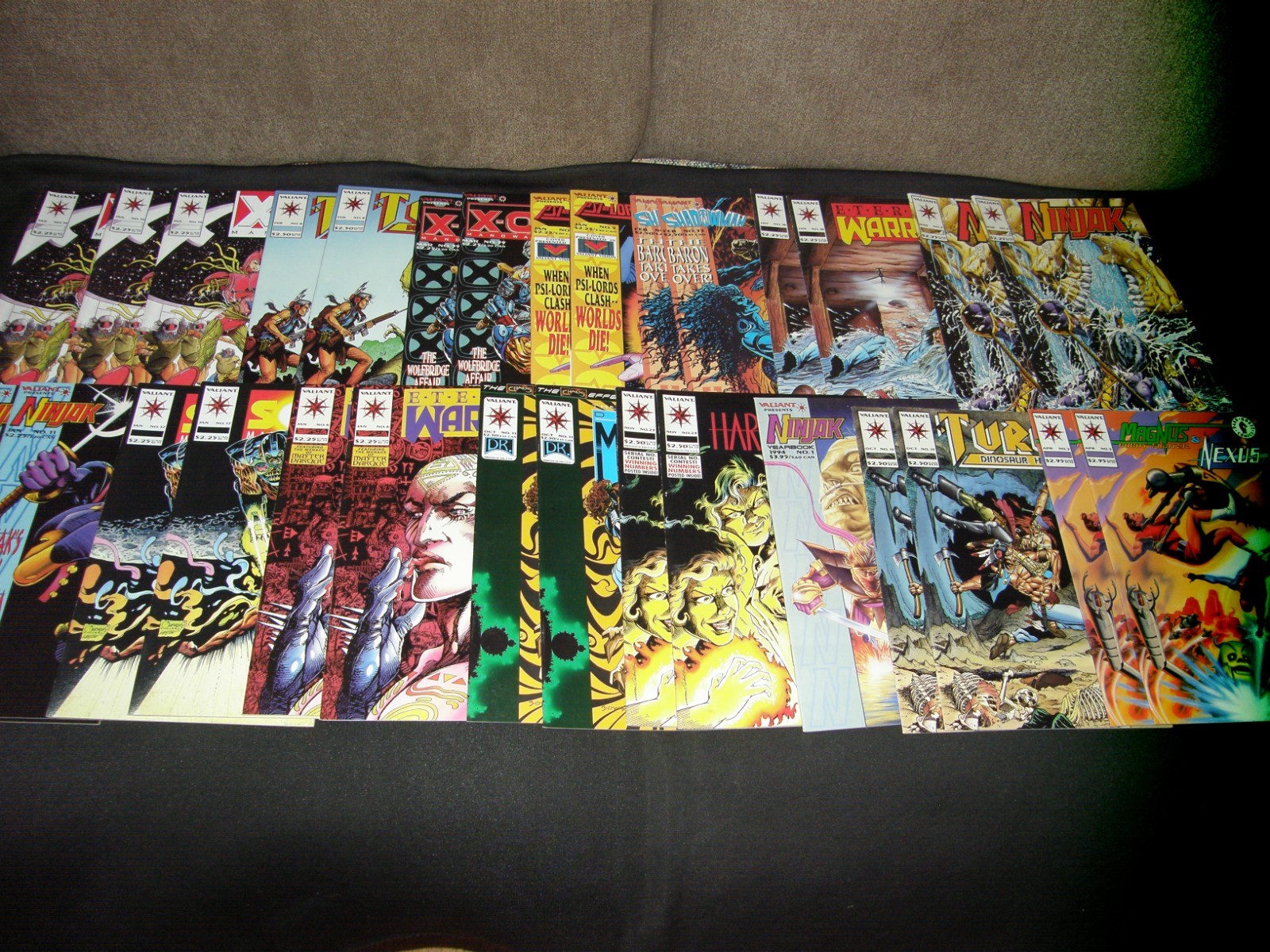 VALIANT COMICS LOT OF ( 30 ) BOOKS / NINJAK, X-O, TUROK, SOLAR, HARBINGER