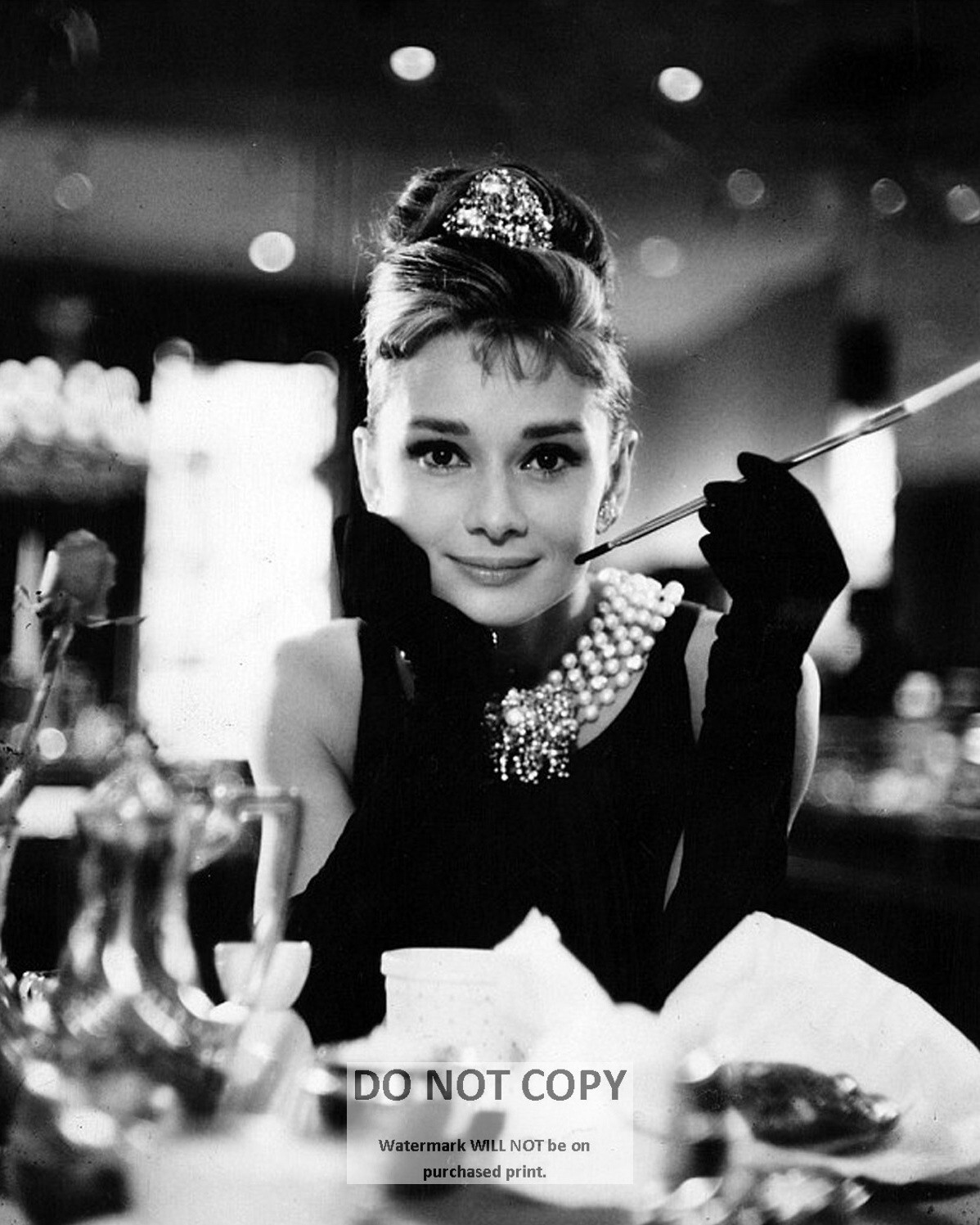 AUDREY HEPBURN IN “BREAKFAST AT TIFFANY’S” – 8X10 PUBLICITY PHOTO (AA-058)
