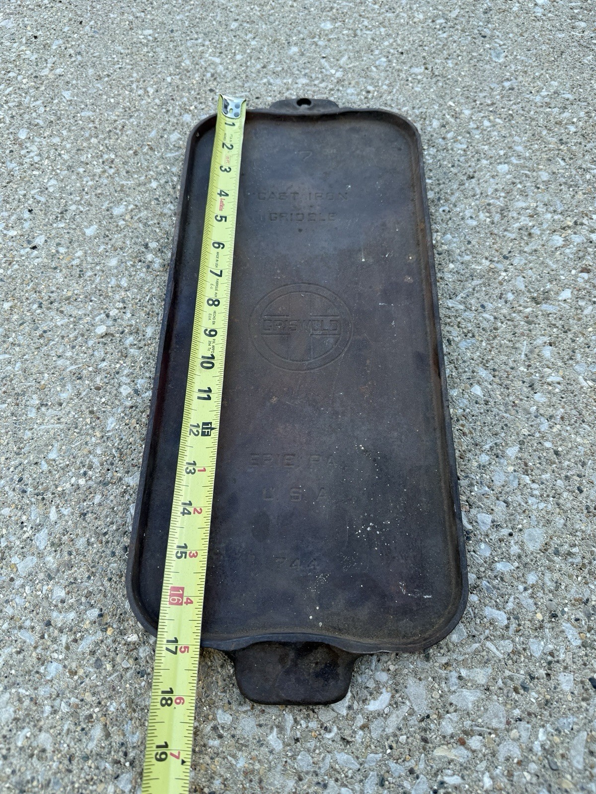 Griswold #7 Cast Iron Griddle (Large Logo) Erie Pa. U.S.A. 744