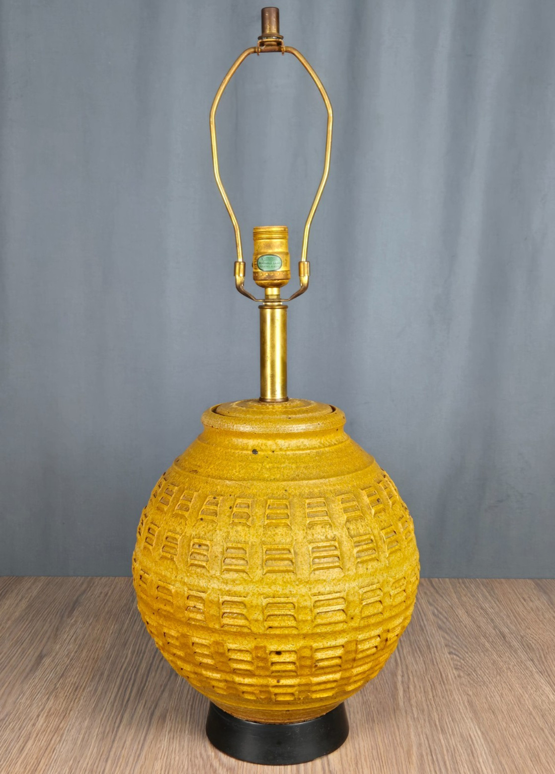 Bob Kinzie for Affiliated Craftsmen stoneware pottery table lamp, Sgraffito