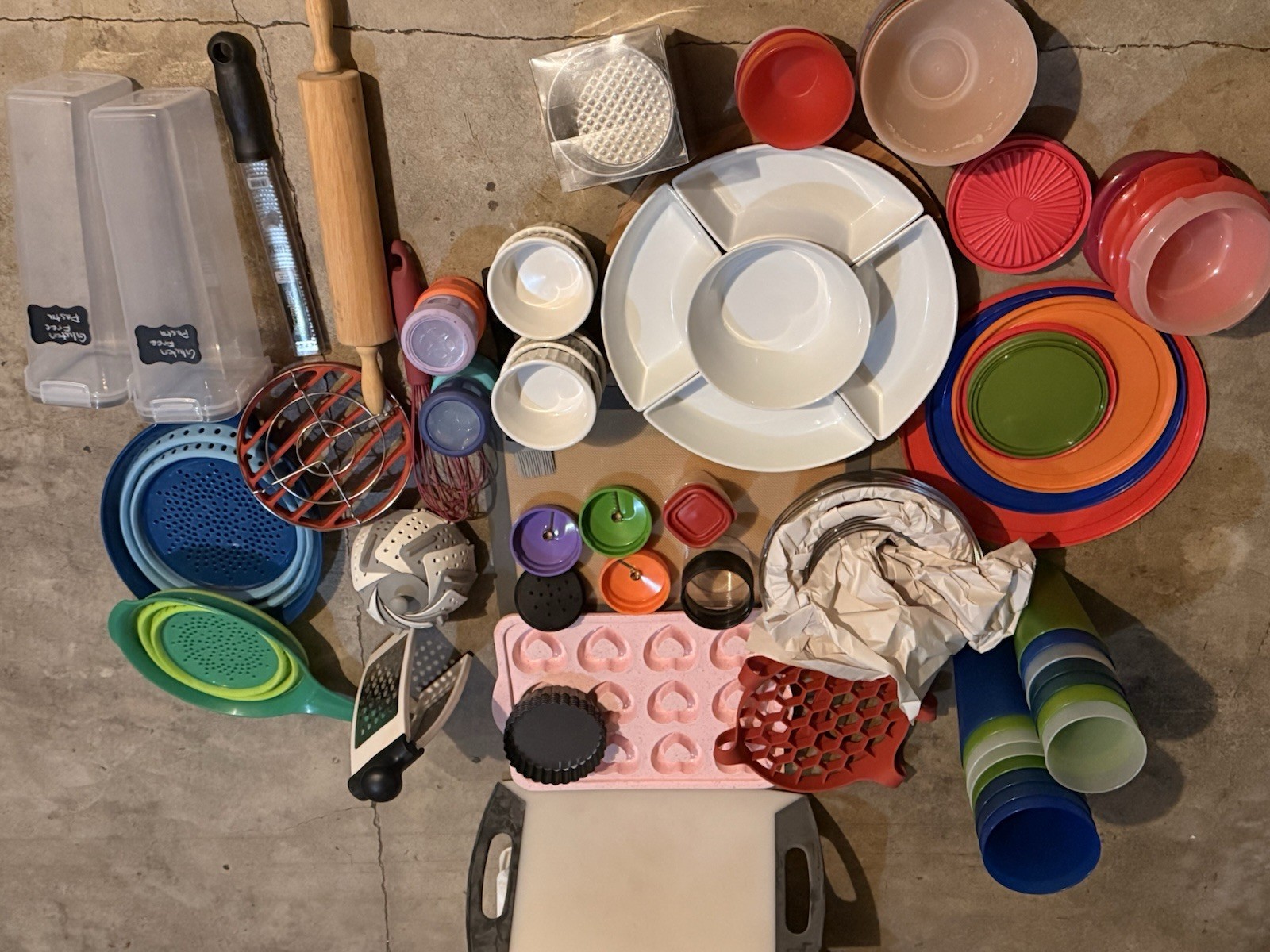 Multicolor Kitchen Storage Set With Lid – Bowls, Plates, Containers, Tray, Cup