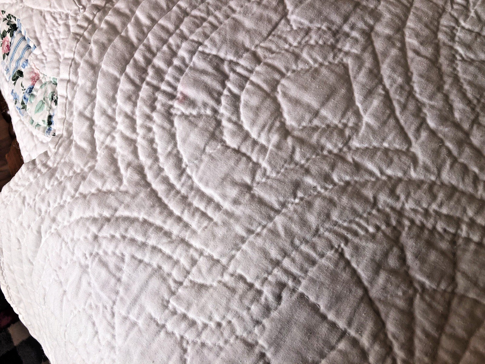 Vintage Arch Double Wedding Ring Quilt Hand Quilted Scalloped Edges w/Shams.