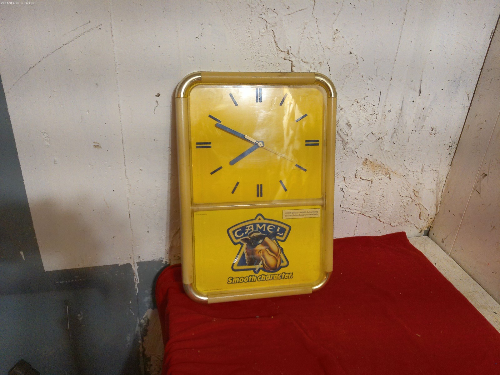 Joe Camel Wall Clock – Vintage 1989 – 20″ x 14″ – 2.8 lbs – Clock Works