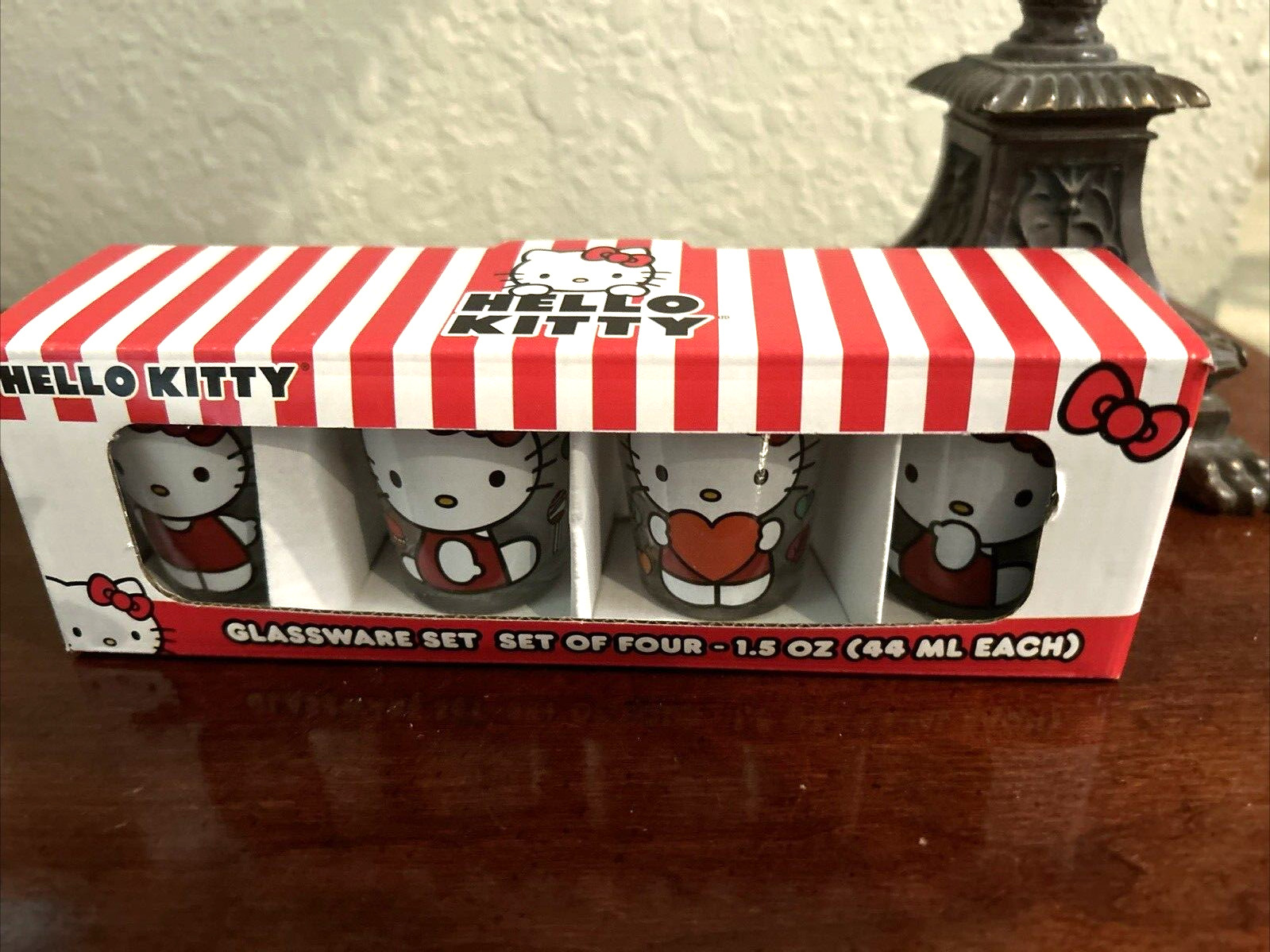 HELLO KITTY Sanrio Glassware set ~ 4 SHOT GLASSES ~ 1.5 oz each ~ HEARTS ~ NEW