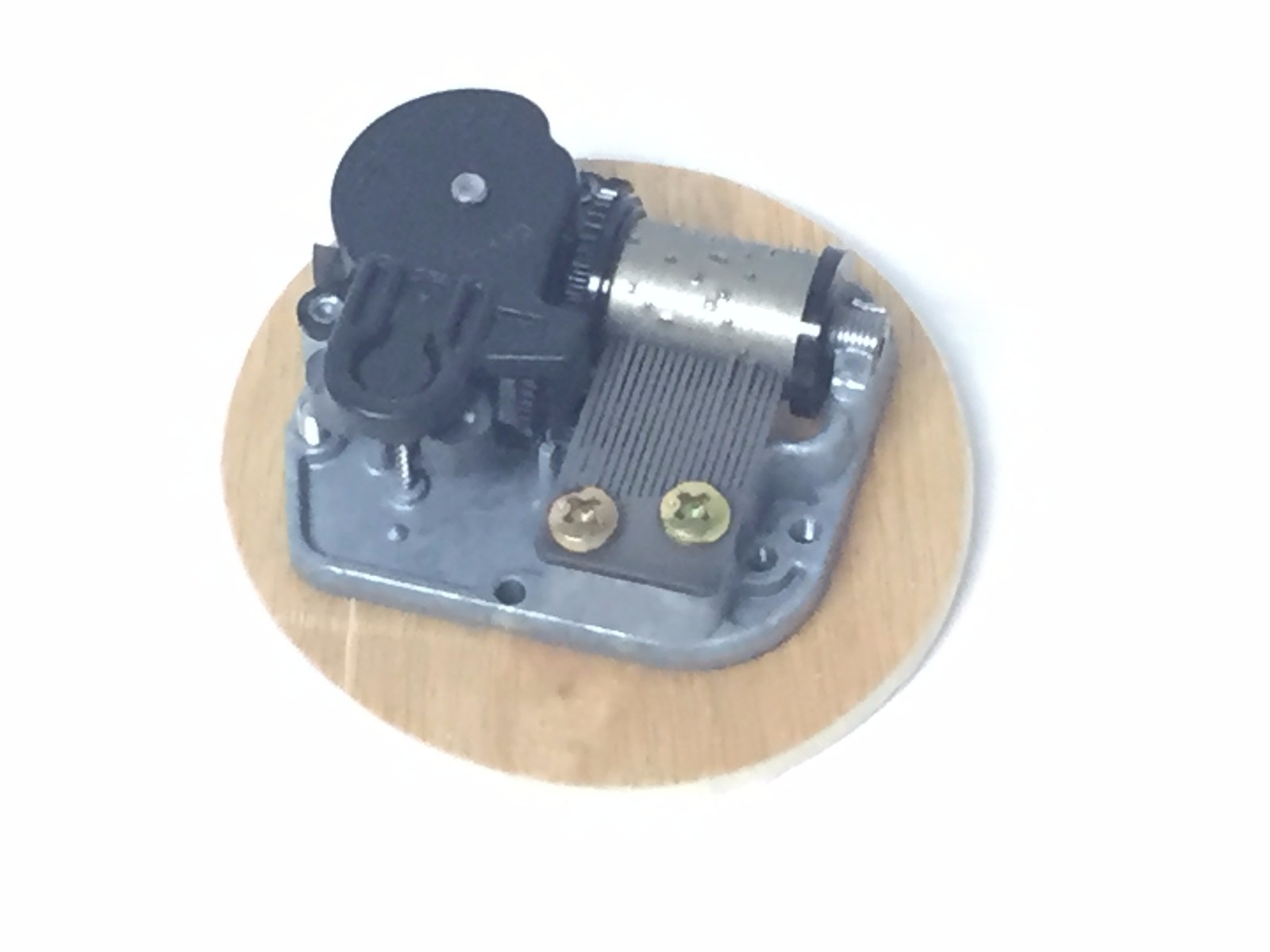 Sankyo Music Box Movement Plays “My Heart Will Go On” Bell Base 2 3/4in