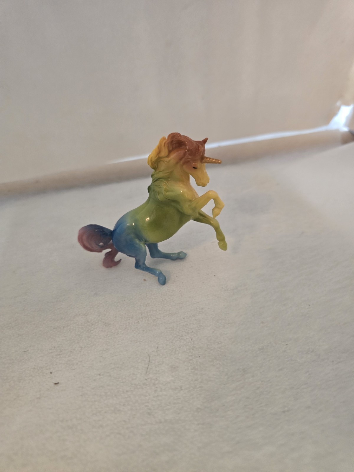 Breyer Stablemate Unicorn Chasing Rainbows Croi Ultra Rare Chase