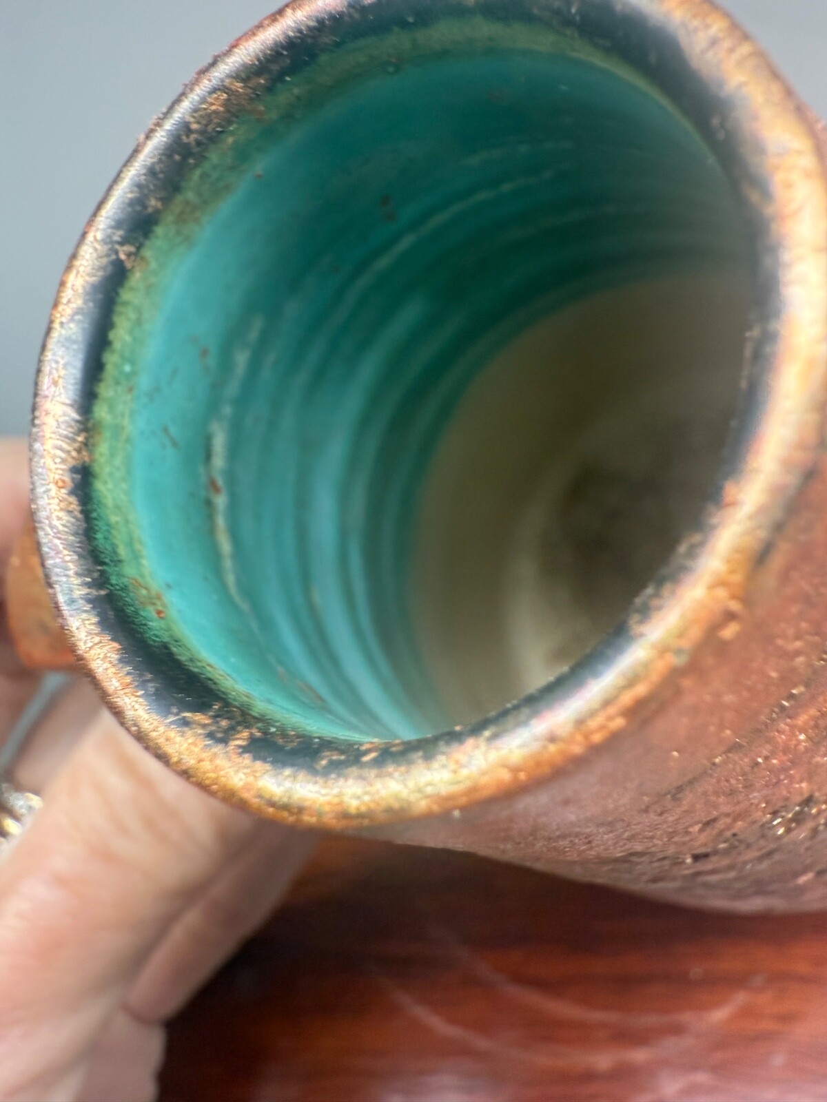 MID CENTURY RUST-TURQUOISE STONEWARE PITCHER JUG STUDIO QUALITY & SIGNED 5.5″ T
