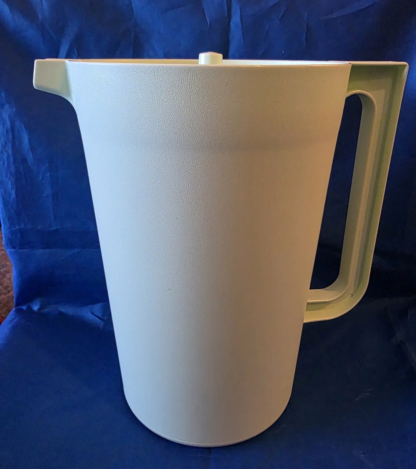 Vintage Rubbermaid 1 Gallon Yellow Drink Beverage Pitcher #1416E-1