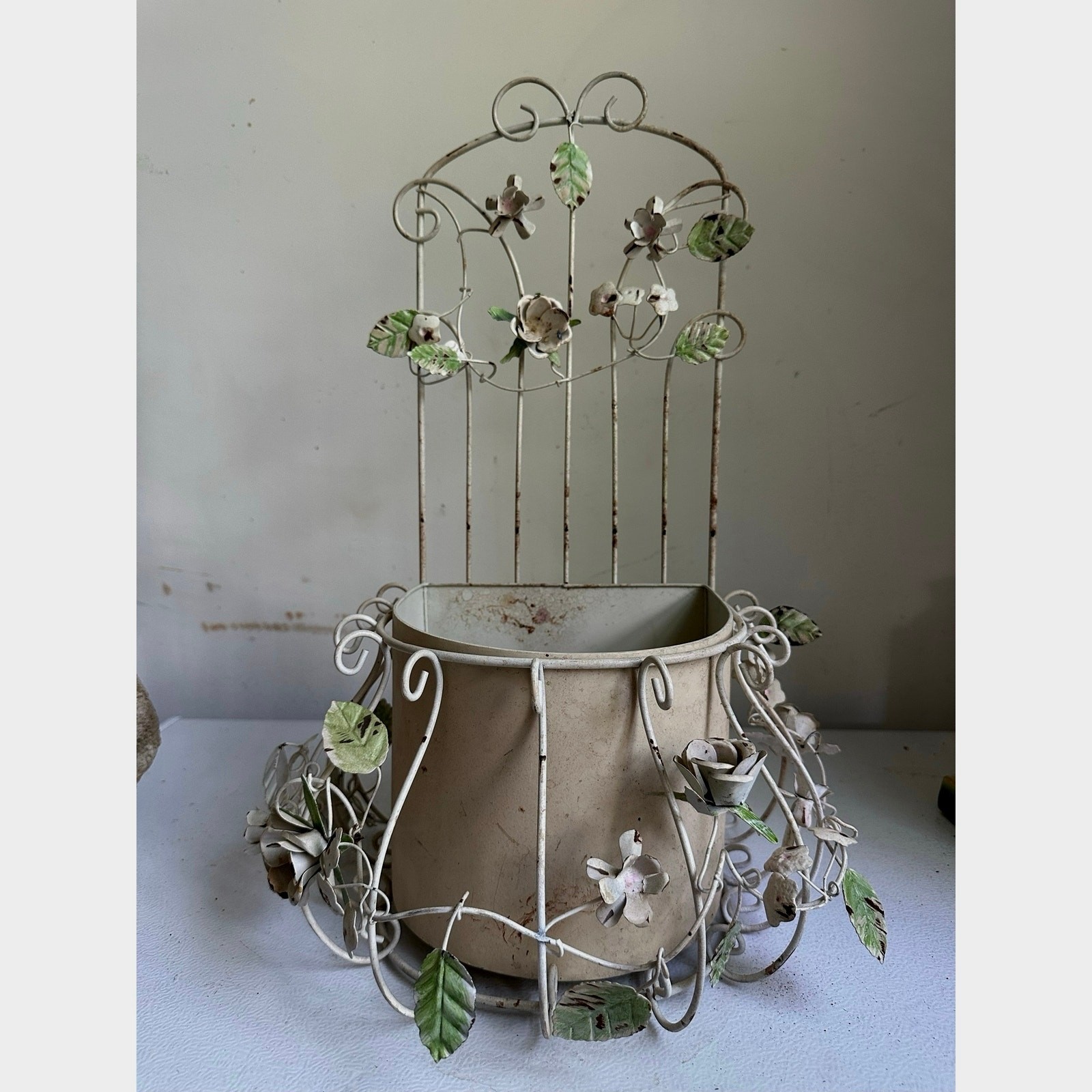 Vintage Ornate tole floral Metal Wall Plant Basket Cottage French Country pocket