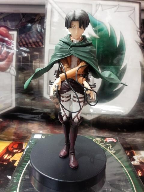 FuRyu Shingeki no Kyojin Attack on Titan 3D Maneuver Gear Special Figure Levi