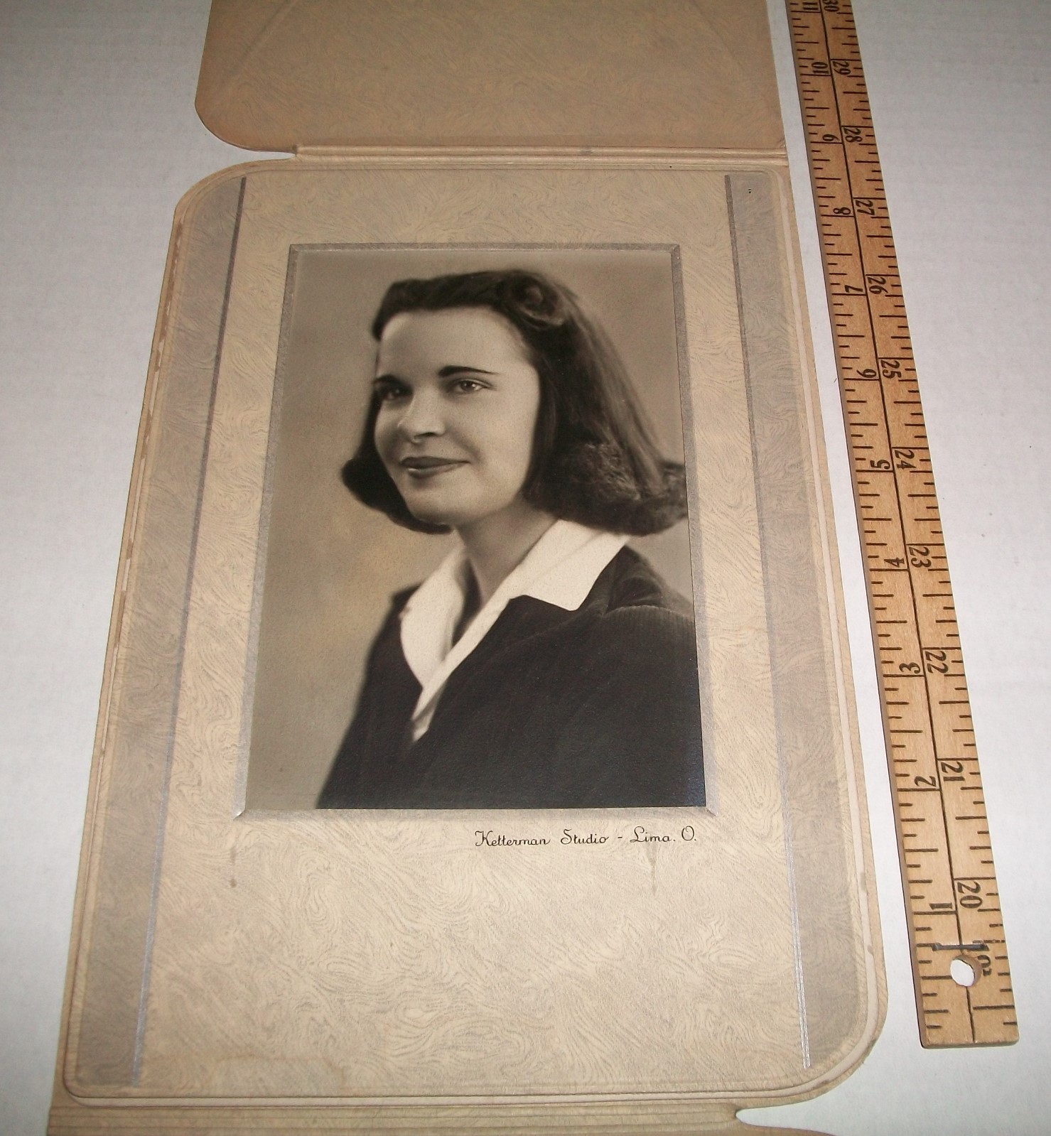 VINTAGE PHOTO PICTURE YOUNG TEEN GIRL WOMAN KETTERMAN FOLD UP CARDBOARD FRAME