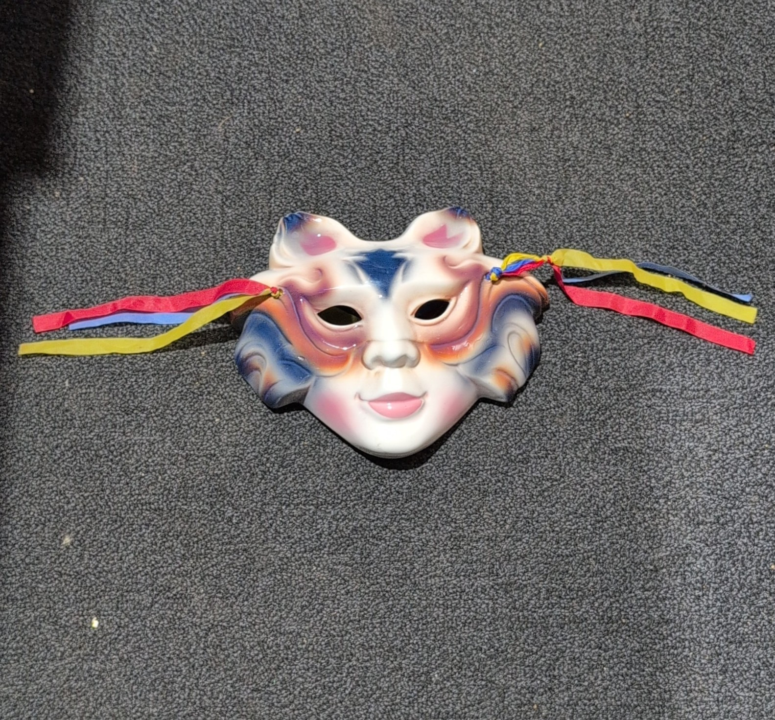 Yung Kee Made in Taiwan Glazed Painted Ceramic Cat Face Wall Mask, Ribbons