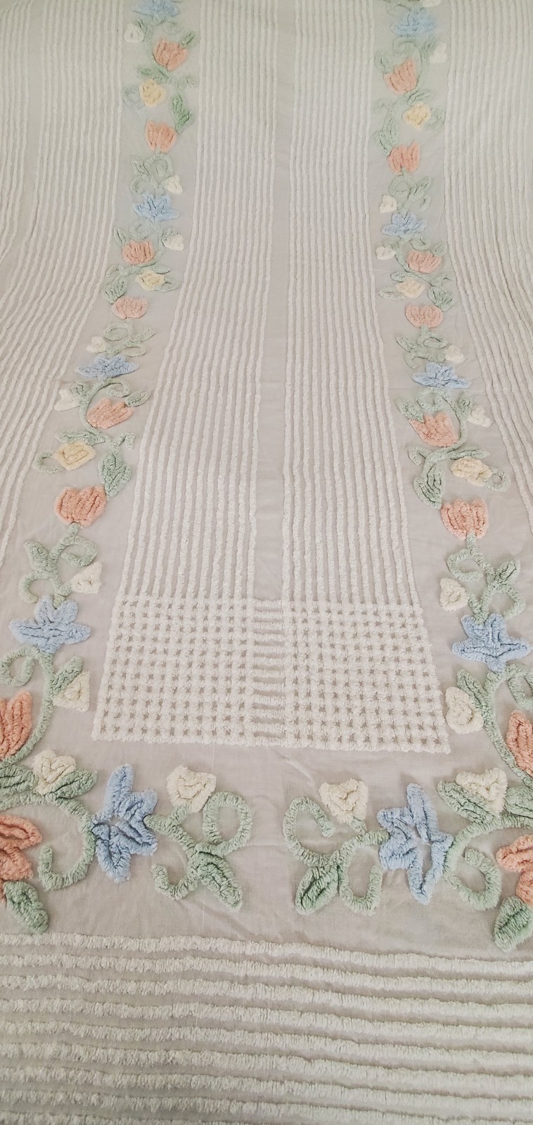 Vintage White Tufted With Pastel Flowers Cotton Chenille Bedspread 72×100