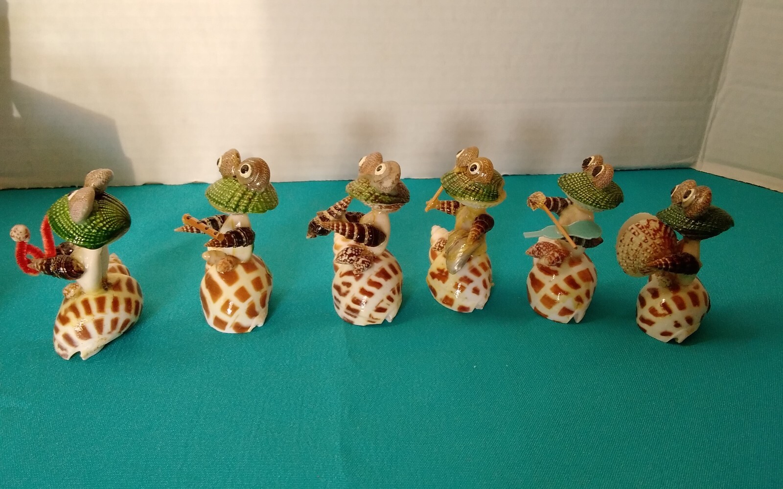 NEW Vintage 6 Shell Frogs Play Musical Instruments Sax Flute Horn Drums Violin